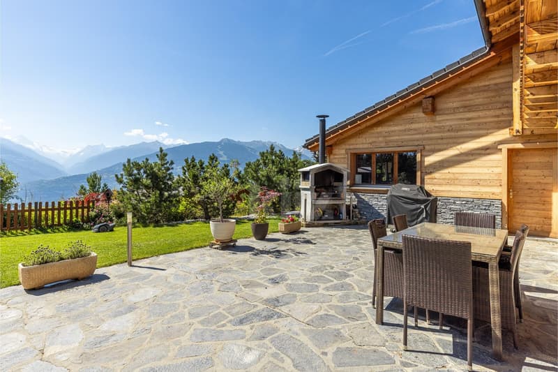 Bello chalet con terrazza e vista aperta (3)
