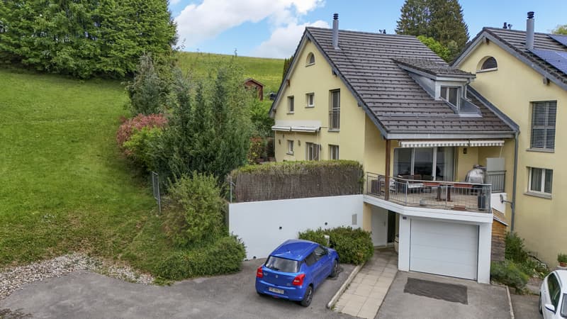 Villa incantevole con terrazze, giardino e vista aperta (1)