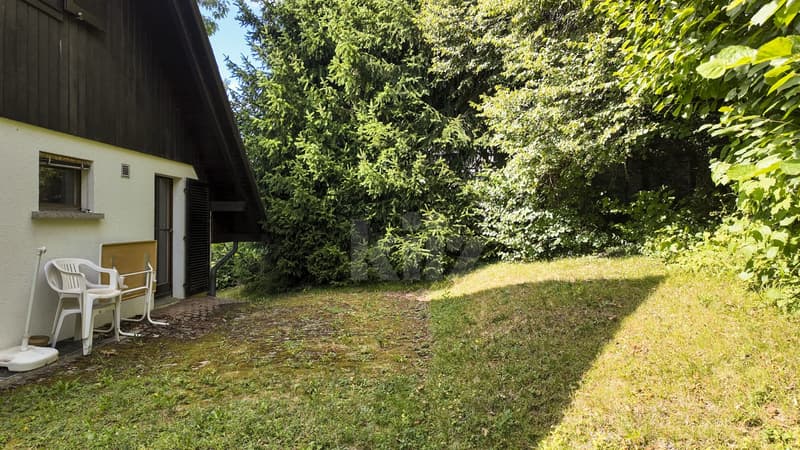 Charming individual house with balcony and large garden (6)