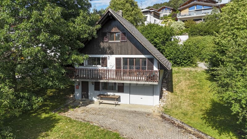 Charming individual house with balcony and large garden (1)