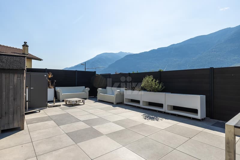 Bella villa recente con grande terrazza (2)