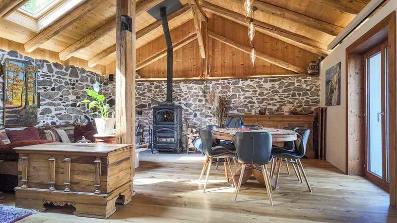 Prächtiges renoviertes Dorfhaus mit eigenem Studio (2)