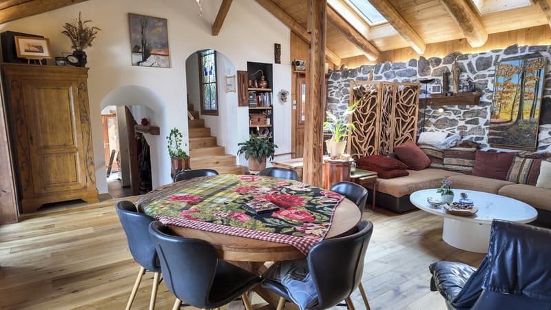 Prächtiges renoviertes Dorfhaus mit eigenem Studio (4)