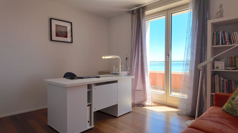 Appartamento con terrazza di 96m2, balconi e vista sul lago (12)