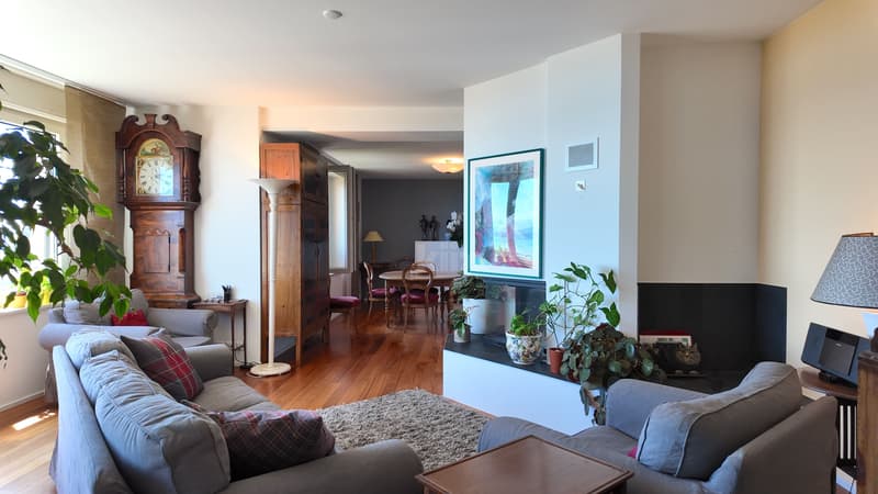 Appartamento con terrazza di 96m2, balconi e vista sul lago (4)