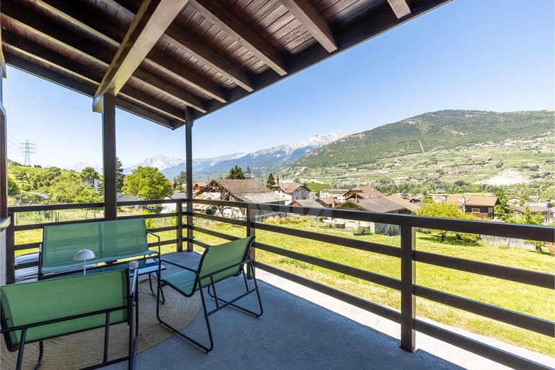 Beautiful family home with open view (4)