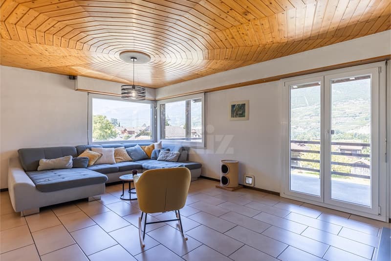 Beautiful family home with open view (2)