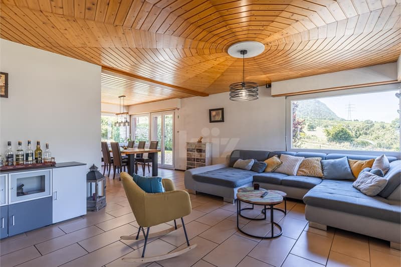 Beautiful family home with open view (3)