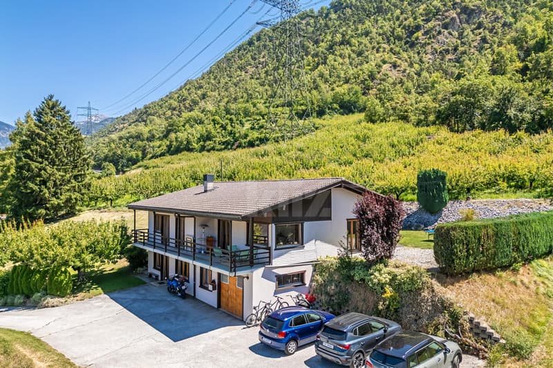 Beautiful family home with open view (1)