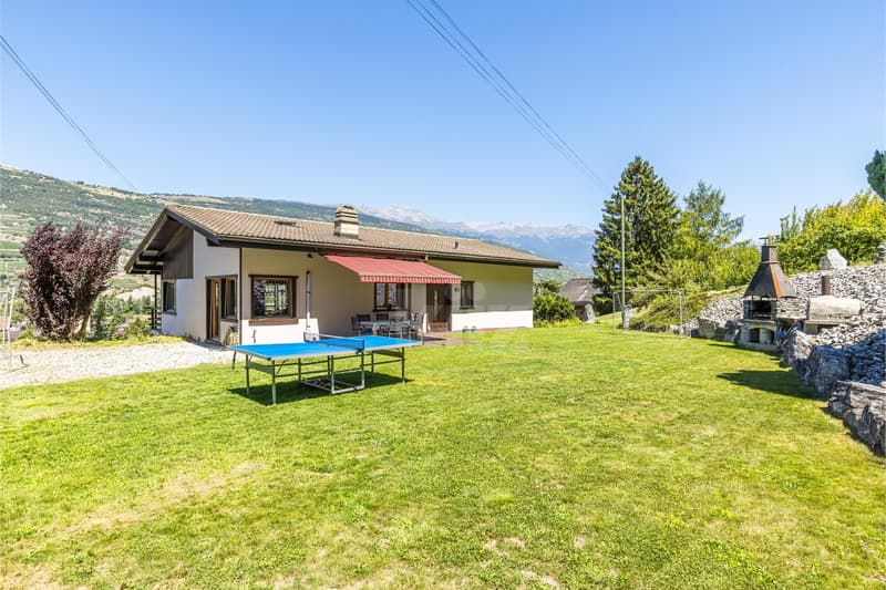 Beautiful family home with open view (11)