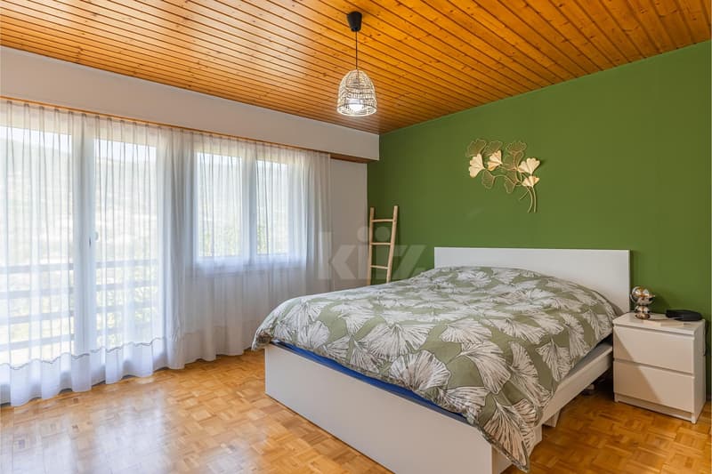 Beautiful family home with open view (6)