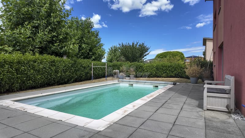 Charmante villa familiale avec piscine (11)