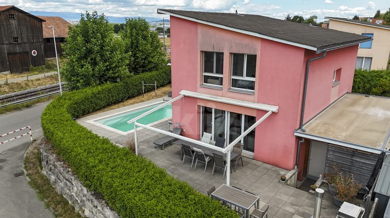 Charmante villa familiale avec piscine (12)