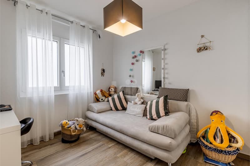 Beautiful modern apartment with balcony (8)