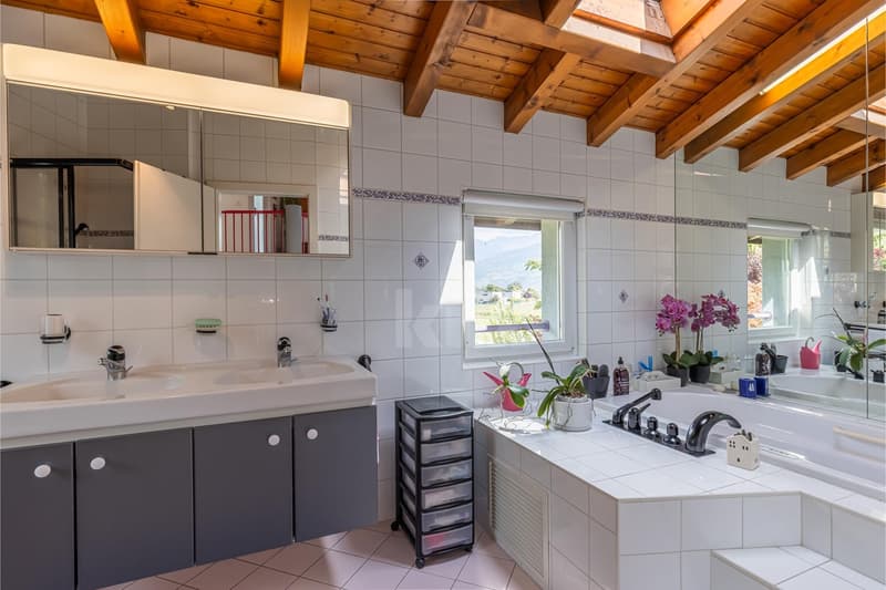 Splendide villa familiale avec piscine et cuisine extérieure (9)