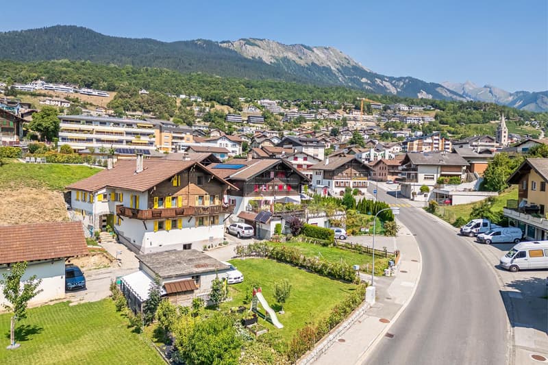 Belle maison rénovée avec jardin (12)