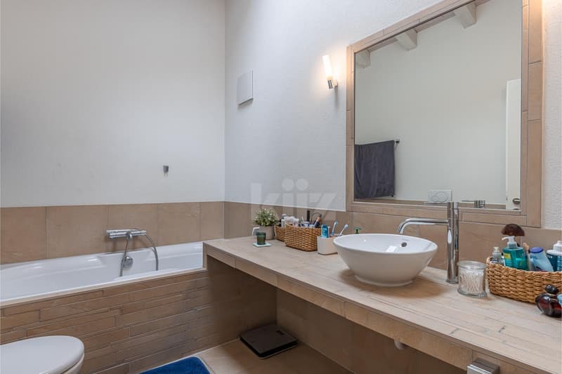 Bel appartement avec grand balcon et vue sur la plaine (8)