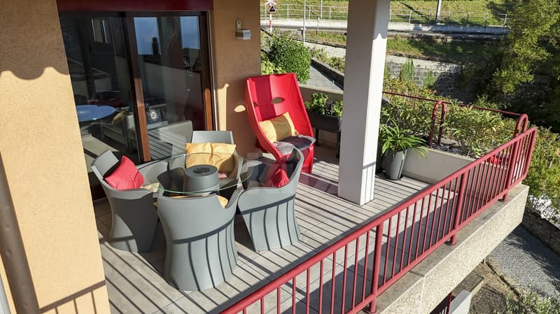 Bel appartement rénové avec balcon et vue panoramique (5)