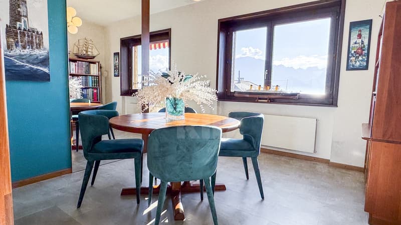 Bel appartement rénové avec balcon et vue panoramique (2)
