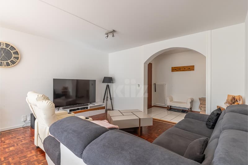 Bel appartement traversant avec balcon et vue dégagée (6)