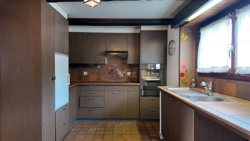 Charmante maison à rénover avec jardin (5)