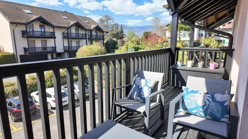 Beautiful through duplex, renovated with balconies (3)