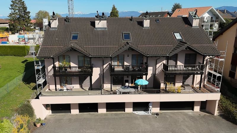 Beautiful through duplex, renovated with balconies (12)
