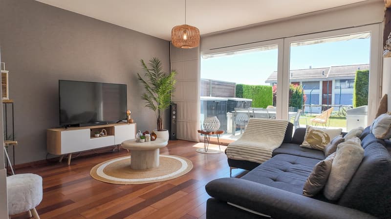 Beautiful semi-detached house with garden and lake view (2)