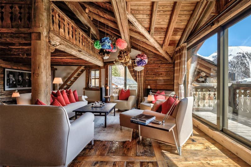 Rarely available Savoyard chalet in an elevated position with far reaching viewings over Val d’Isère (4)
