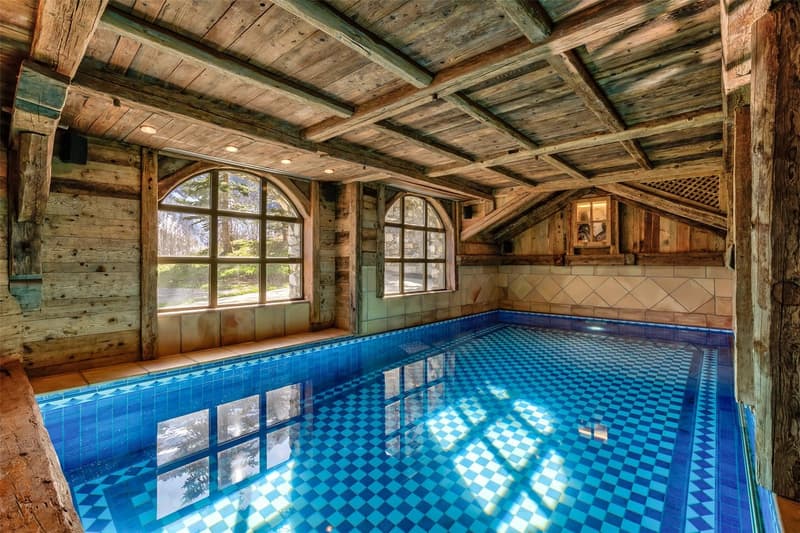 Rarely available Savoyard chalet in an elevated position with far reaching viewings over Val d’Isère (8)