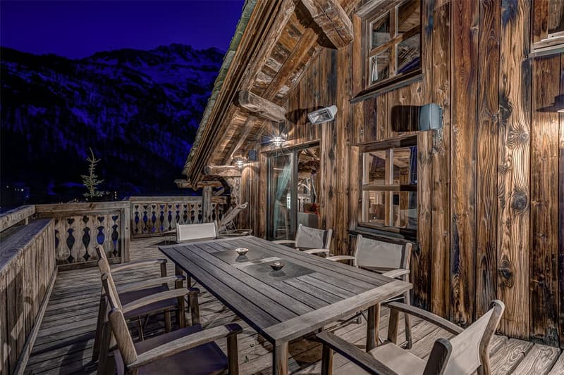 Rarely available Savoyard chalet in an elevated position with far reaching viewings over Val d’Isère (10)