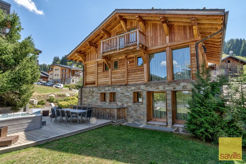 Un chalet exceptionnellement conçu et rare, à 50 mètres des pistes à Les Gets (24)