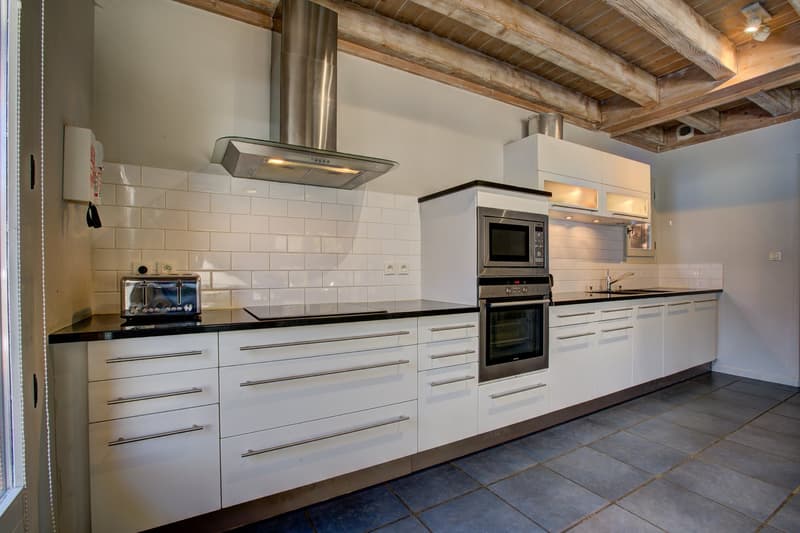 Superbly located detached five bedroom chalet with exquisite views of Mont Blanc (11)