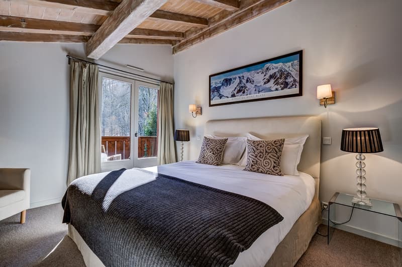Superbly located detached five bedroom chalet with exquisite views of Mont Blanc (14)