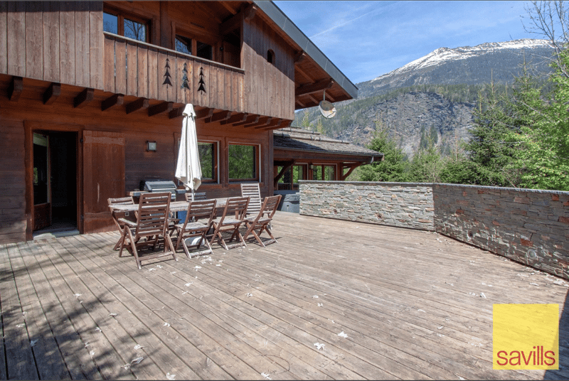 Superbly located detached five bedroom chalet with exquisite views of Mont Blanc (20)