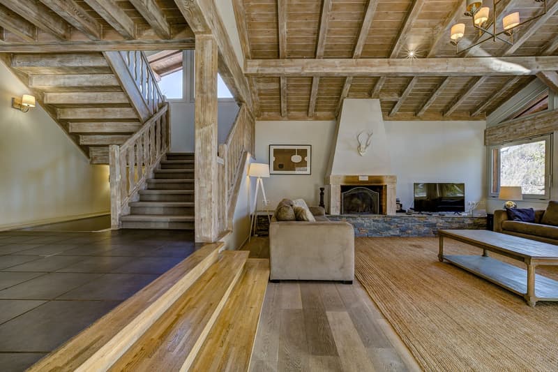 Superbly located detached five bedroom chalet with exquisite views of Mont Blanc (13)