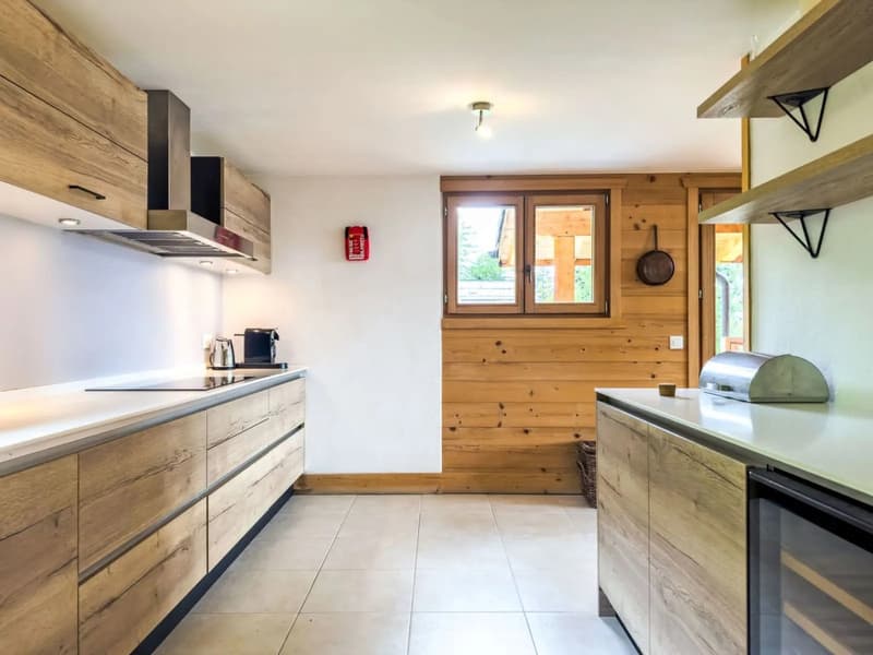 Una casa da sci ben progettata con accesso diretto alle piste. (4)