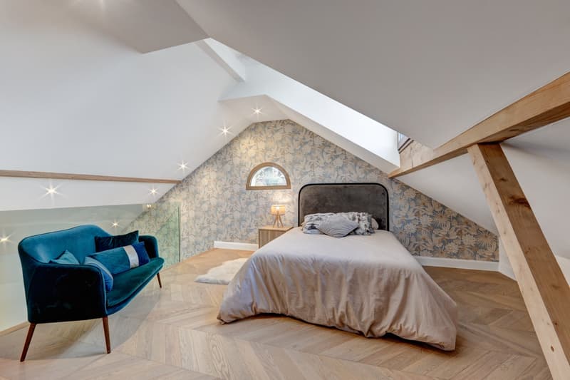 Superbe villa de 320 m² entièrement rénovée avec des caractéristiques de haute gamme, à quelques pas du village de Jussy. (13)