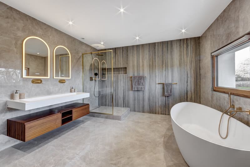 Superbe villa de 320 m² entièrement rénovée avec des caractéristiques de haute gamme, à quelques pas du village de Jussy. (8)