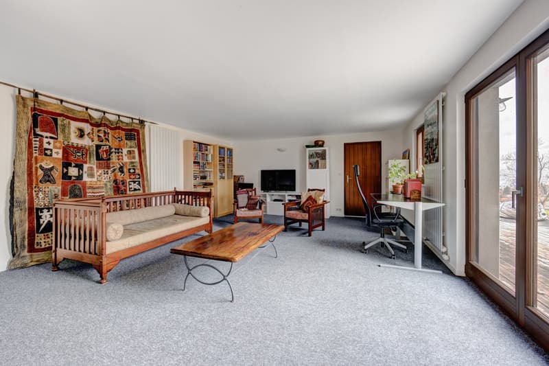 250 m² de maison familiale architecturale à 5 pièces sur un grand terrain de 2.500 m² situé directement à côté d'une forêt (10)