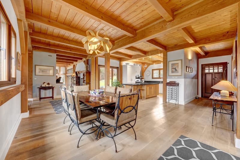 250 m² de maison familiale architecturale à 5 pièces sur un grand terrain de 2.500 m² situé directement à côté d'une forêt (2)