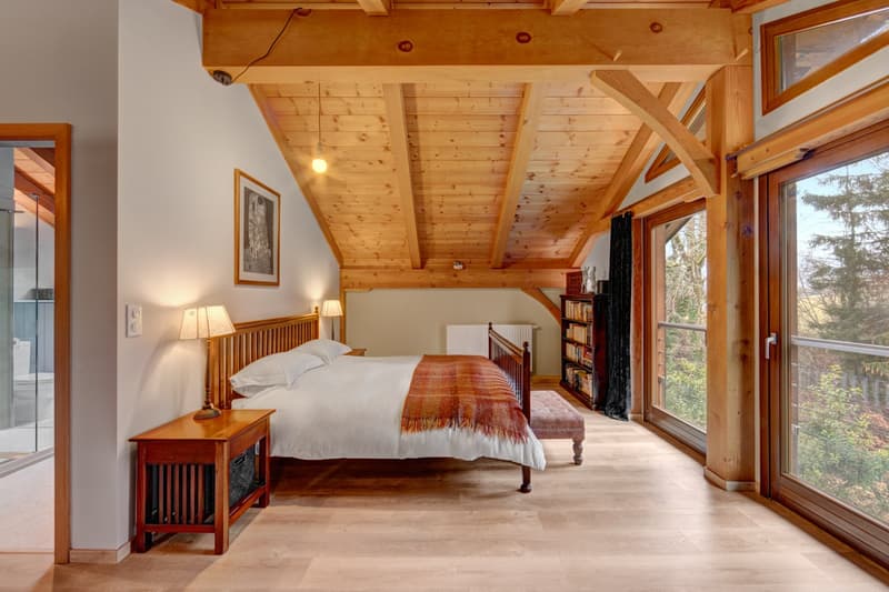 250 m² de maison familiale architecturale à 5 pièces sur un grand terrain de 2.500 m² situé directement à côté d'une forêt (6)