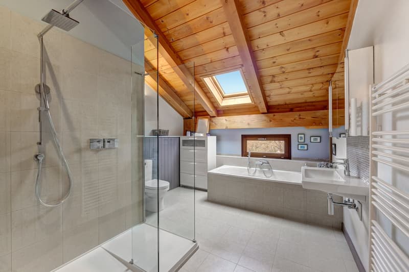 250 m² de maison familiale architecturale à 5 pièces sur un grand terrain de 2.500 m² situé directement à côté d'une forêt (7)
