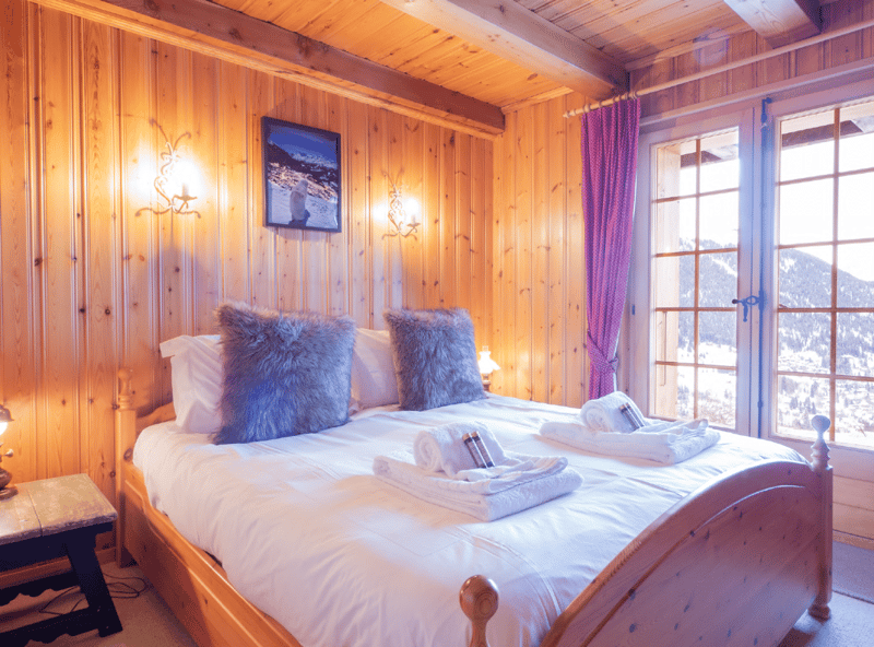 Two chalets with distinctive character, offering epic views over the mountains and valley. (6)