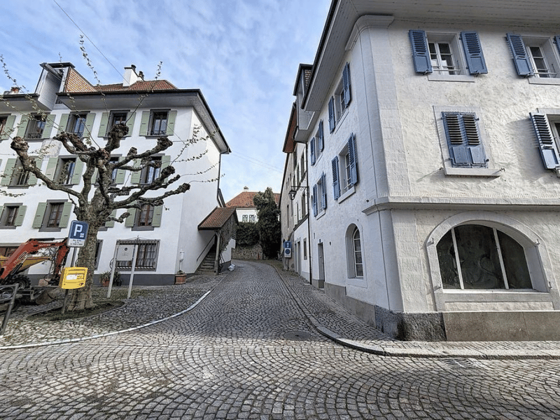 Lutry - Ungewöhnliches Haus im Ortskern (4)