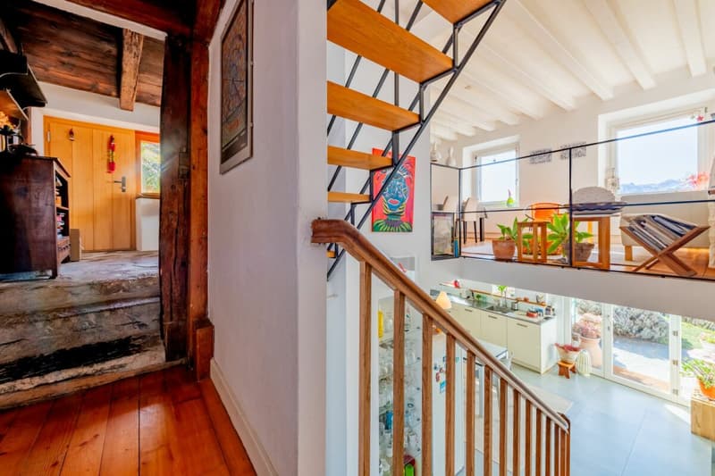 Casa di carattere rinnovata con vista panoramica sul lago e le Alpi (4)