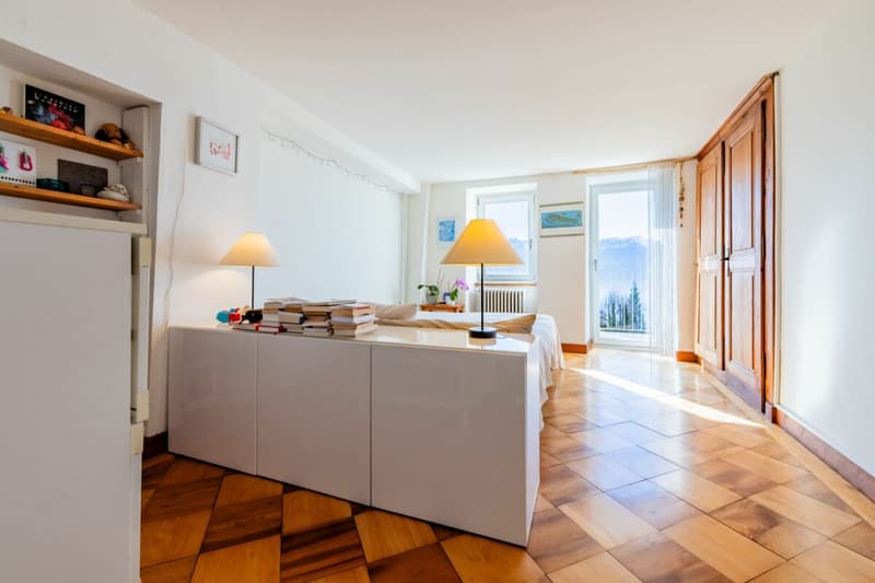 Casa di carattere rinnovata con vista panoramica sul lago e le Alpi (7)