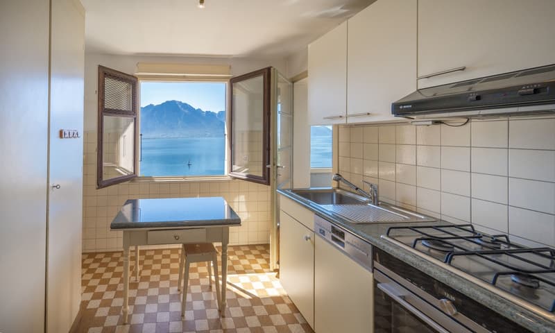 VILLA WITH 3 APARTMENTS - BREATHTAKING LAKE VIEW - RARE PROPERTY - EXCLUSIVITY (5)
