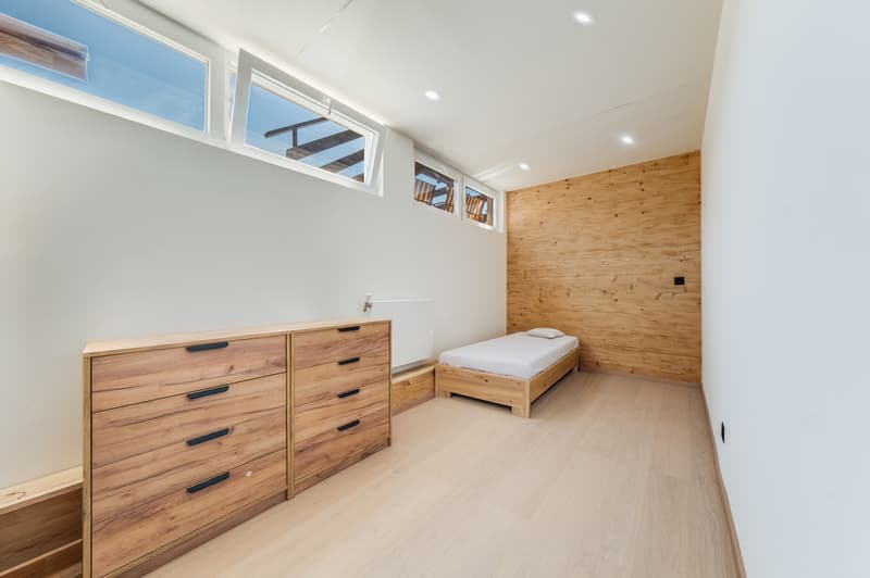 INVESTMENT OPPORTUNITY ~ 7.7% GROSS RETURN - RENOVATED - EXCLUSIVE (8)