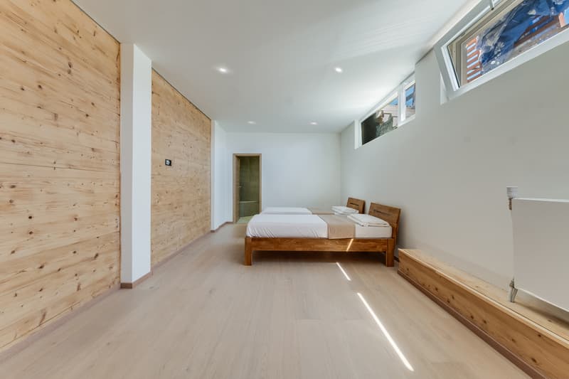 INVESTMENT OPPORTUNITY ~ 7.7% GROSS RETURN - RENOVATED - EXCLUSIVE (6)